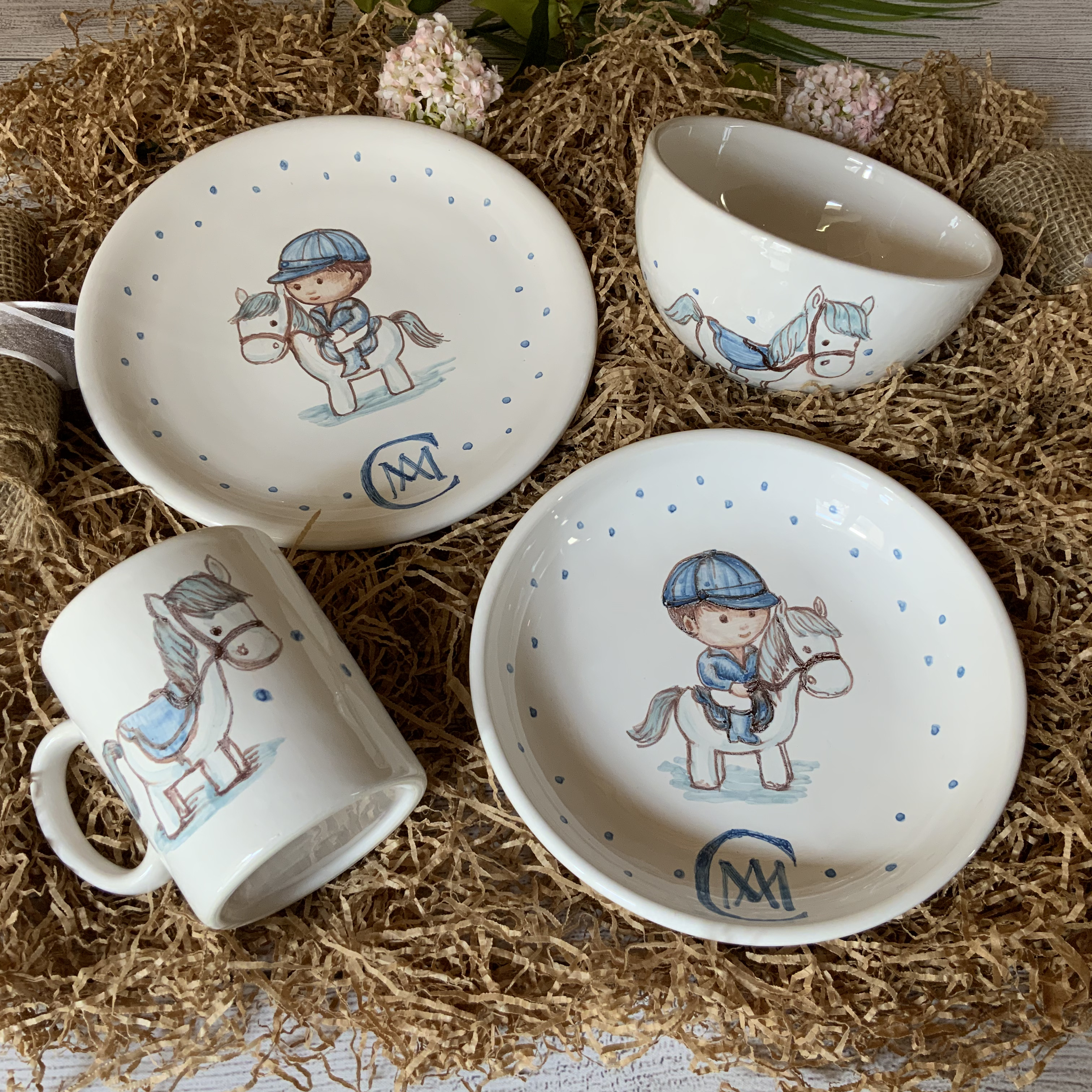 Conjunto de vajilla infantil de cerámica sevillana